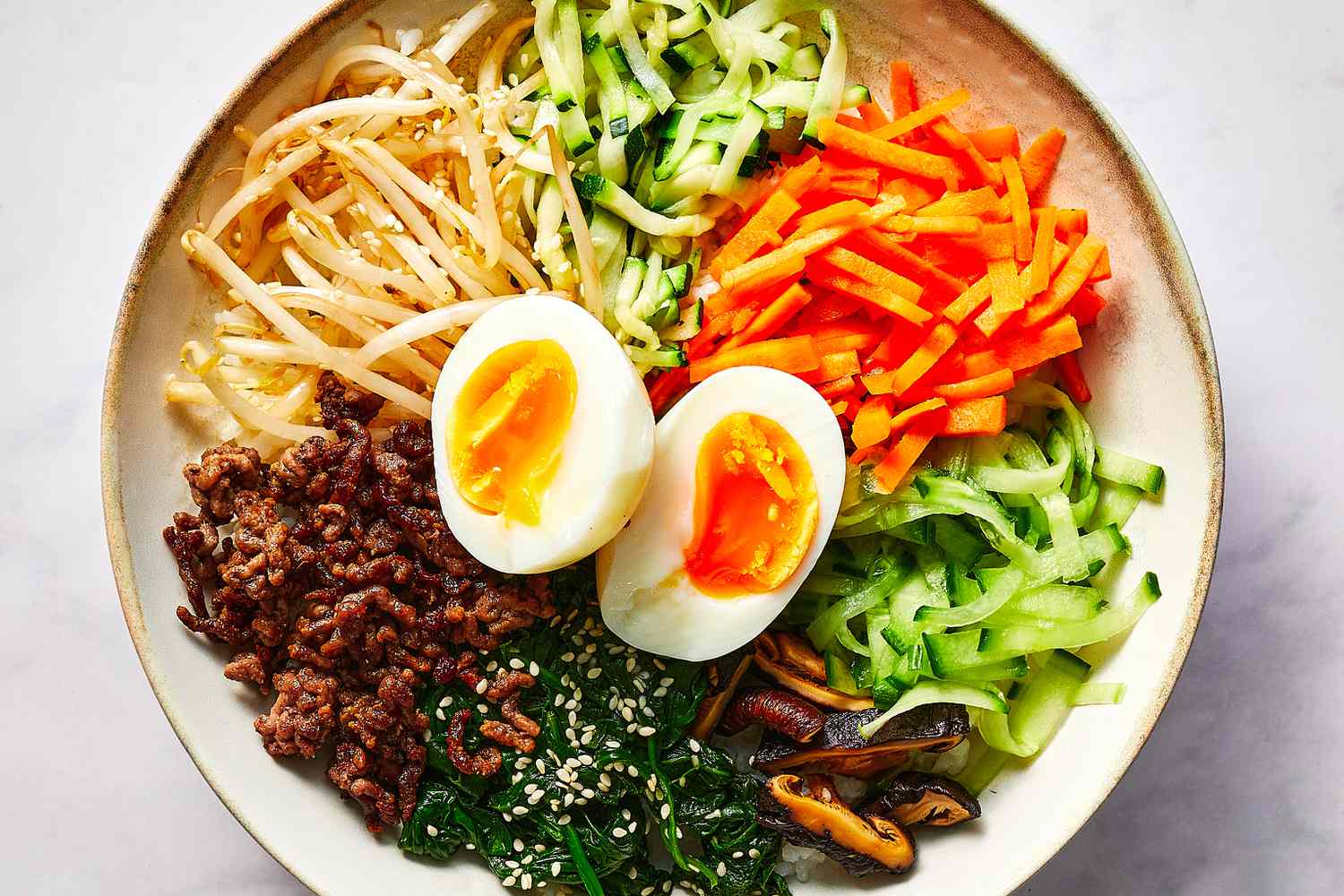 Add egg to the bibimbap in the bowl 