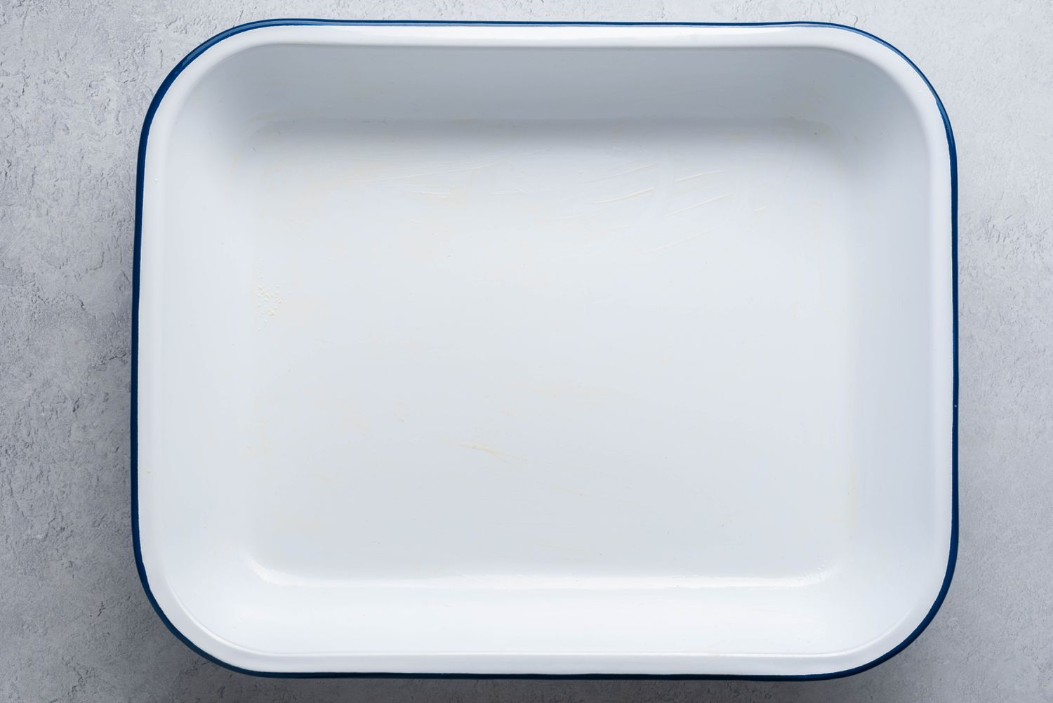 A white enamel 9x13 pan greased 