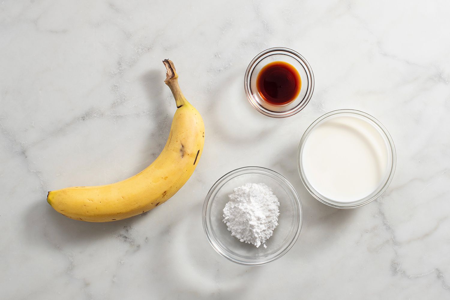 Ingredients to make banana popsicles