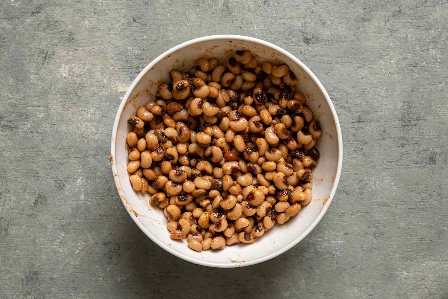 Black eyed peas in a bowl with oil and seasoning 