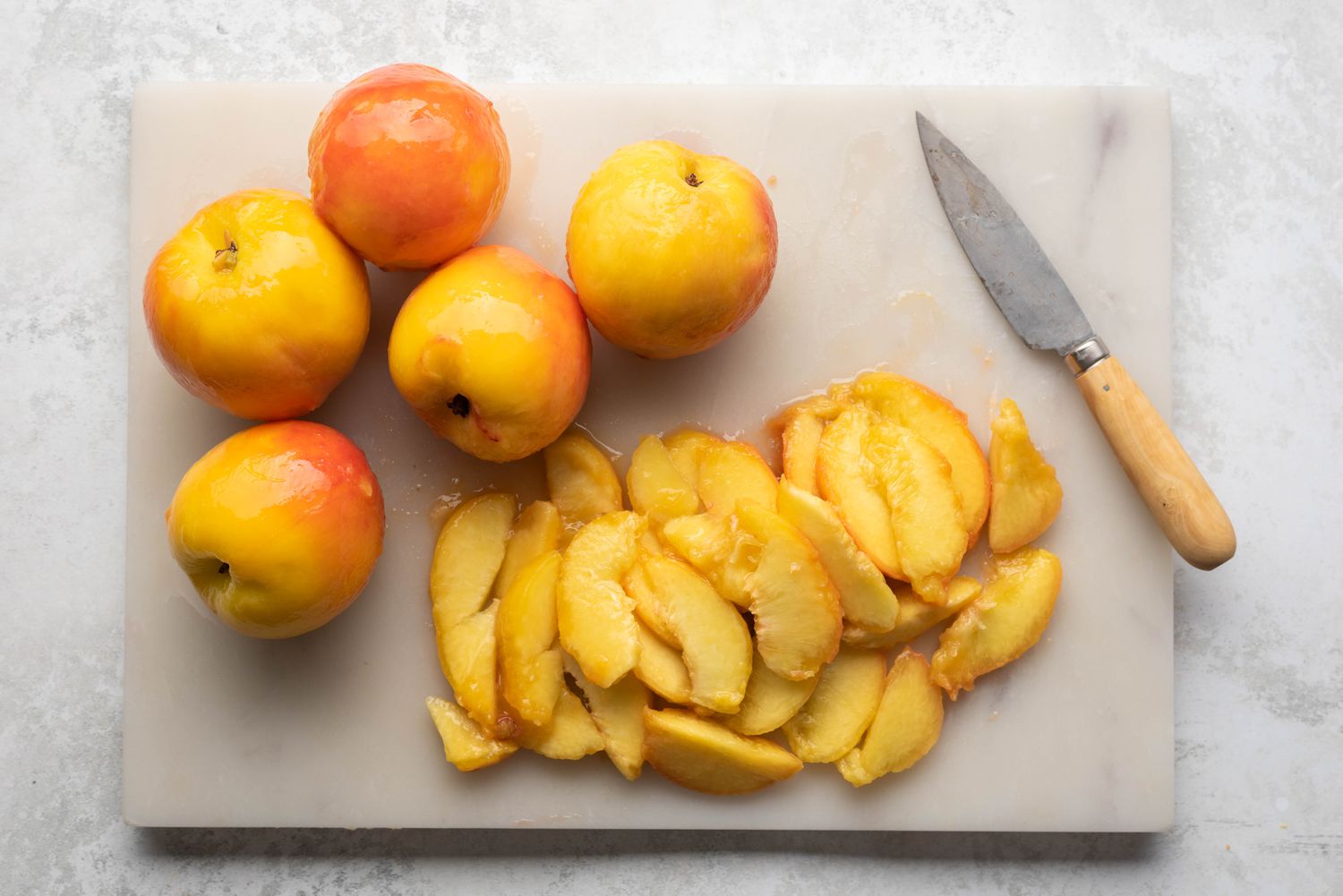 Sliced peaches on a cutting board 