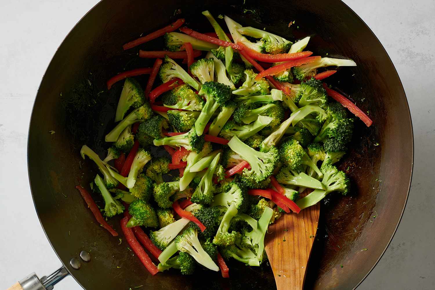 A wok with red pepper and broccoli