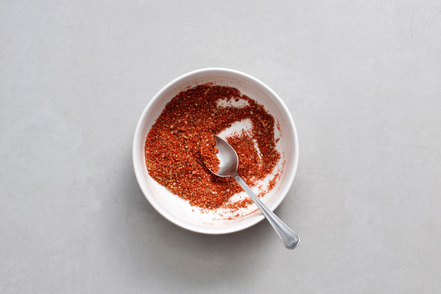 combine the chili powder, cumin, paprika, garlic powder, onion powder, oregano, salt, and pepper in a bowl