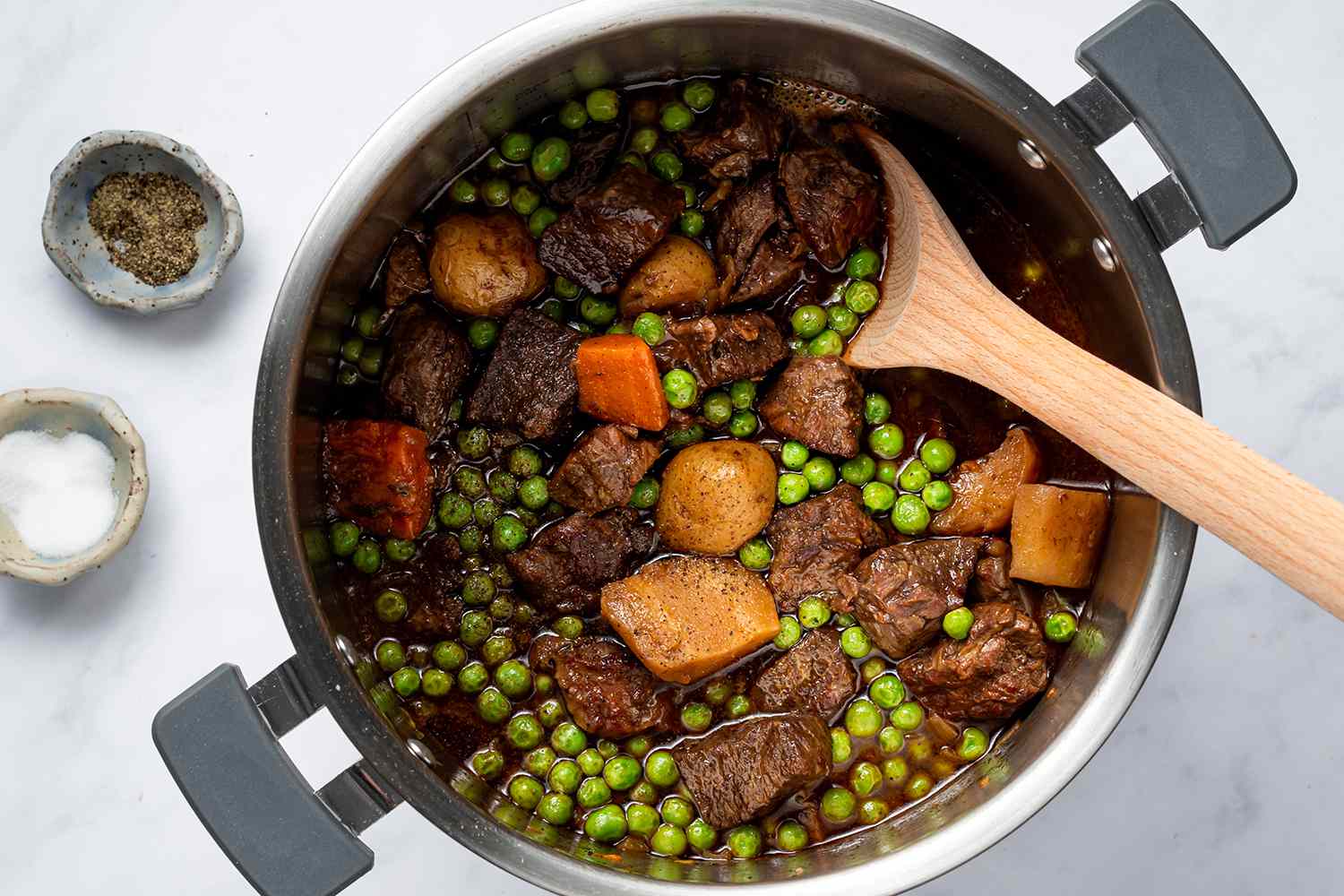 Instant pot beef stew with salt and pepper