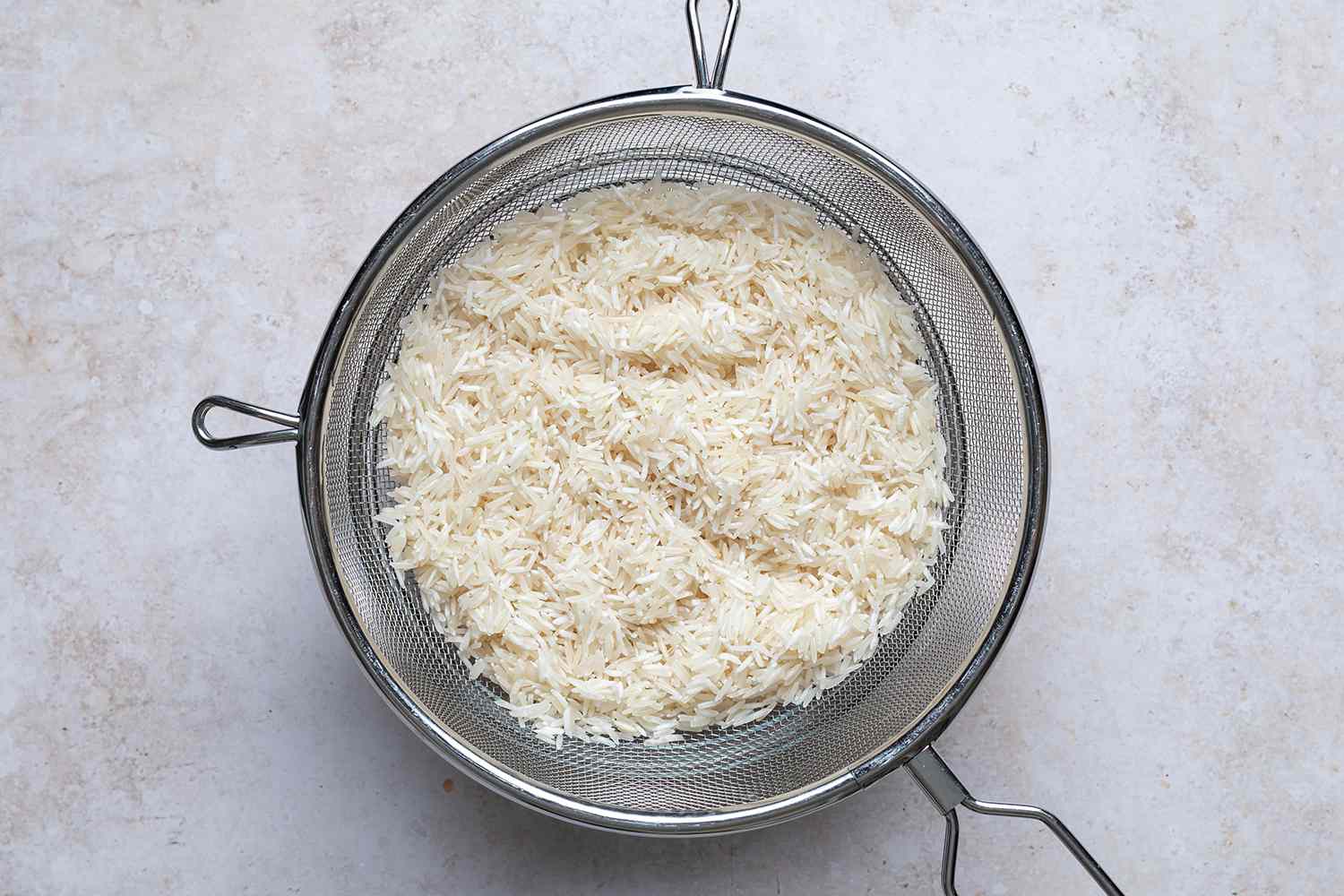 Rice in a mesh colander 