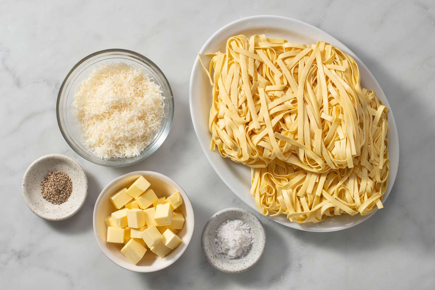 Ingredients to make pasta alfredo