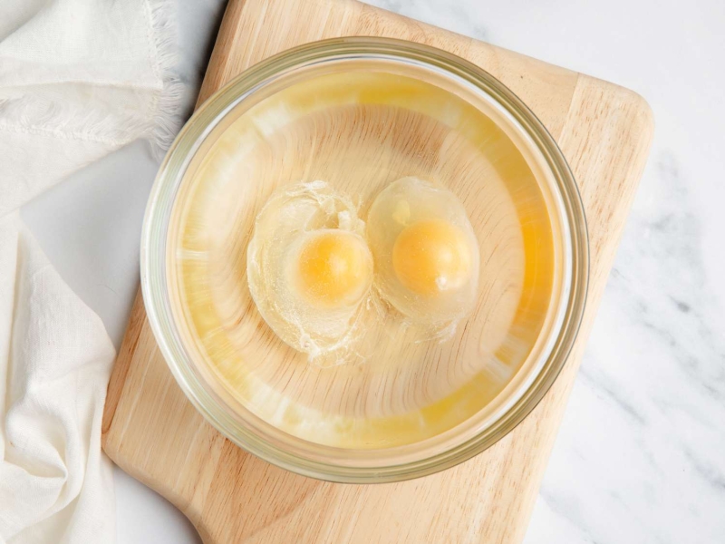 A Simple Trick for Foolproof Poached Eggs