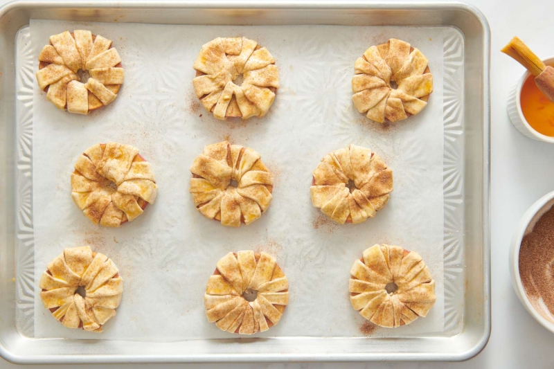 Apple Puff Pastry "Doughnuts"