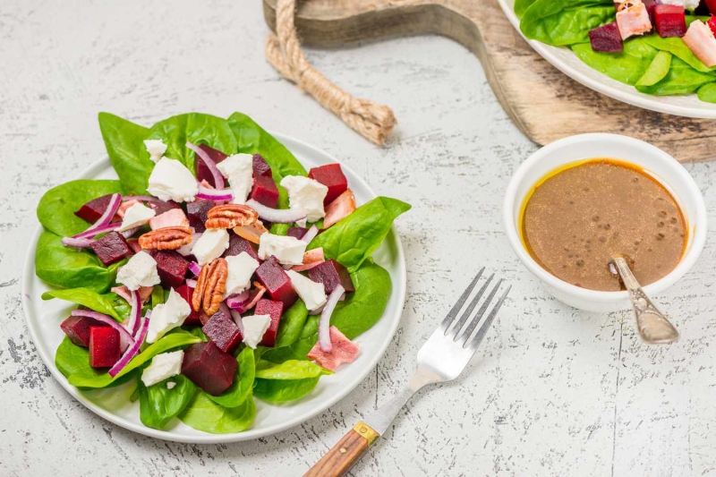 Beet Salad With Spinach and Honey Balsamic Vinaigrette