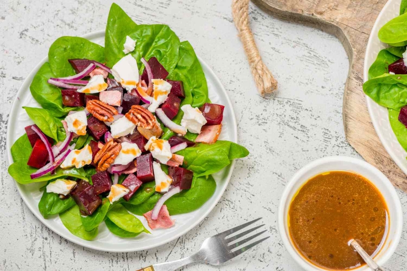 Beet Salad With Spinach and Honey Balsamic Vinaigrette