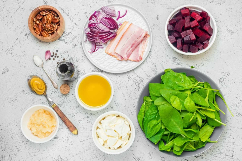 Beet Salad With Spinach and Honey Balsamic Vinaigrette